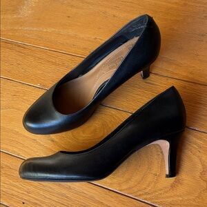 Clarks Arista Abe Black Leather Heels size 7.5